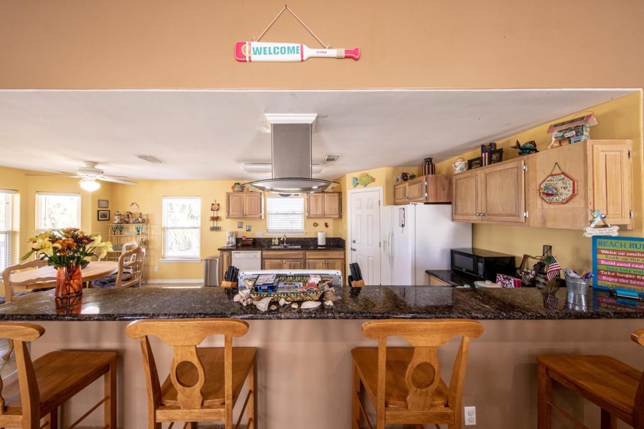 Relax At Our Beach Haven - Pet Friendly Galveston Exterior photo