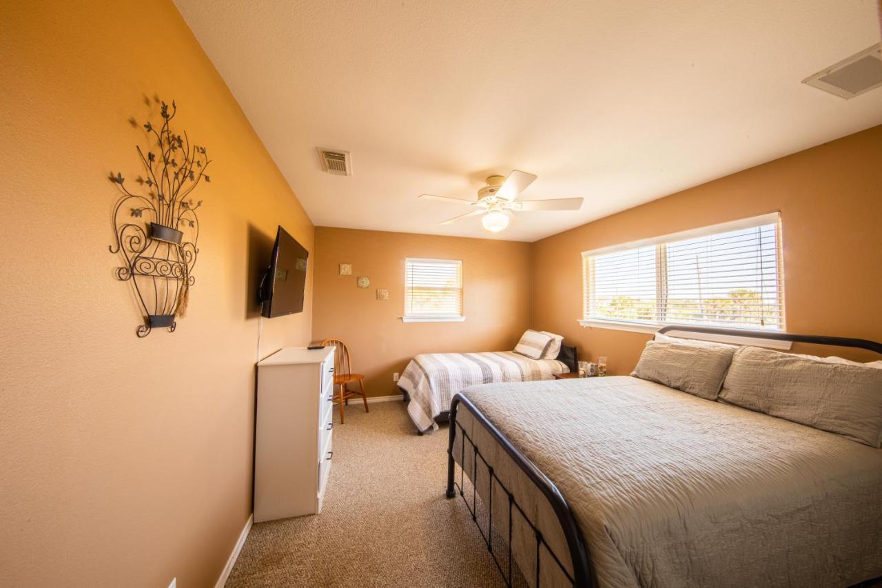 Relax At Our Beach Haven - Pet Friendly Galveston Exterior photo